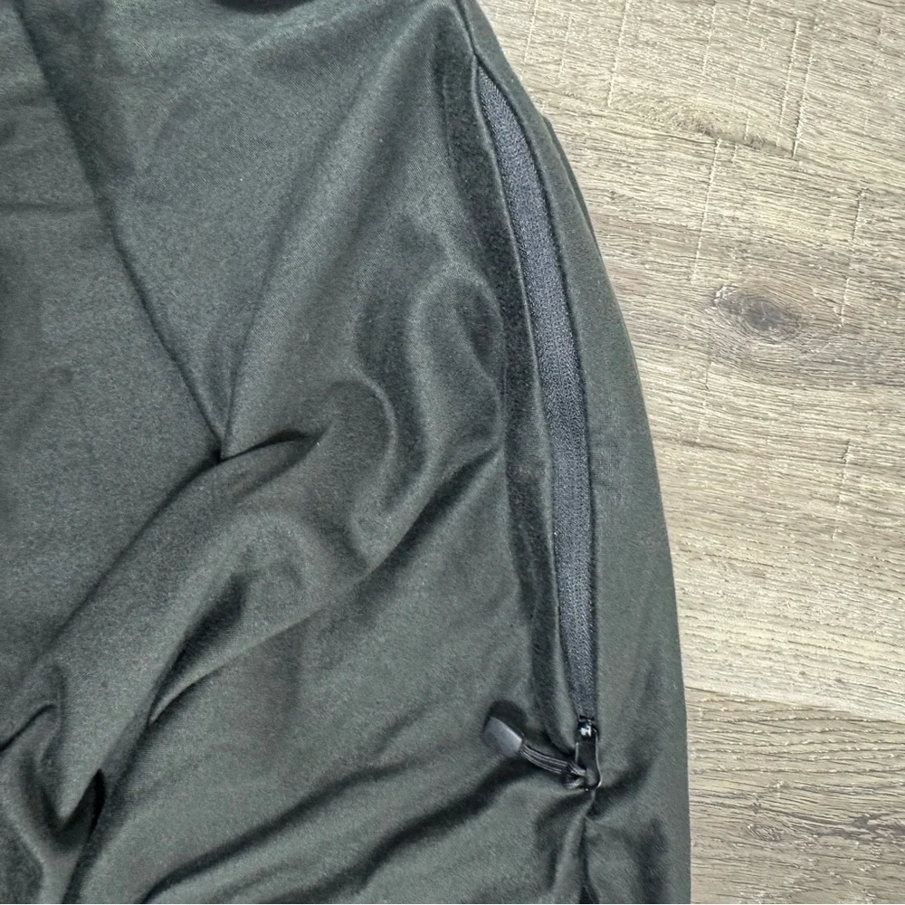 Beyond Yoga Infinity Scarf Hidden Pocket Classic Black Athleisure Layering